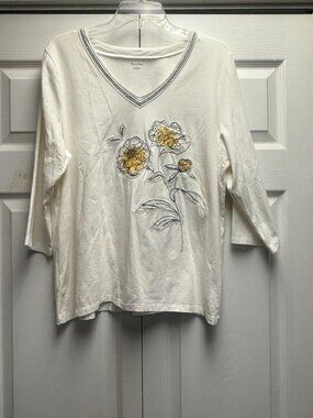 VTG - TanJay Embroidered V-Neck Top - Sz L